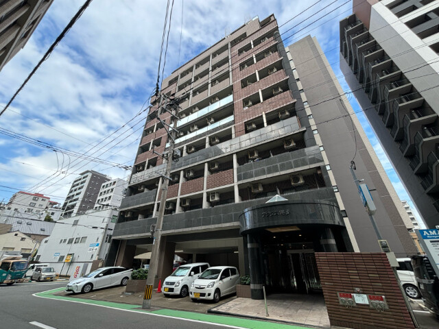 【福岡市博多区下呉服町のマンションの建物外観】