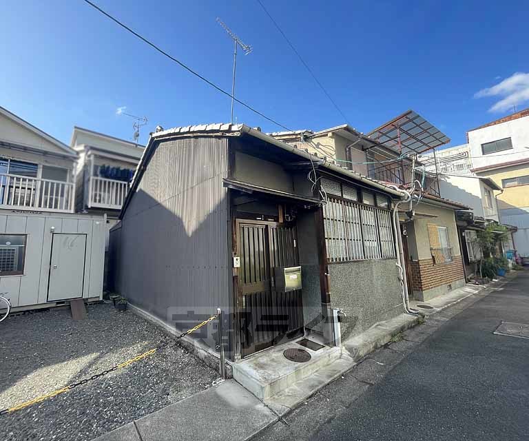 八条内田町３８－１３貸家の建物外観