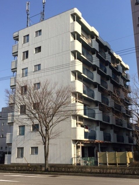 金沢市駅西本町のマンションの建物外観