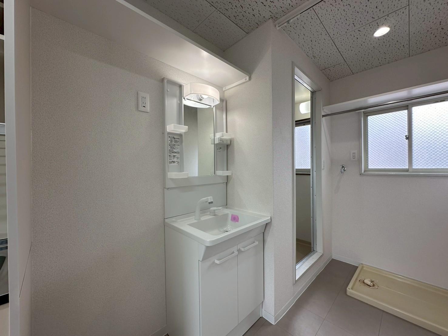 洗面設備　身支度に便利なシャンプードレッサーを新設しました