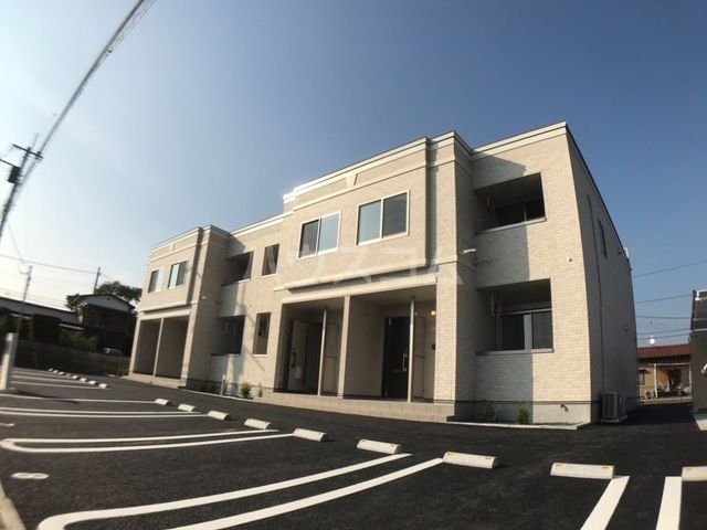 石岡市東石岡のアパートの建物外観