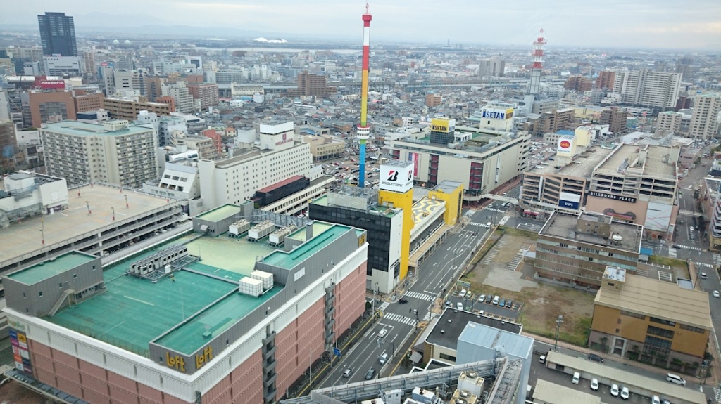 【オクト川端町のショッピングセンター】