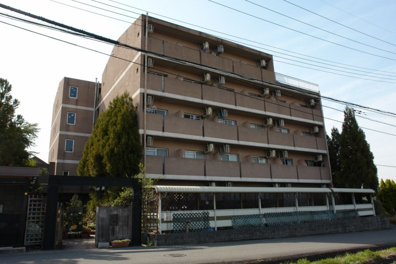 【木津川市吐師のマンションの建物外観】