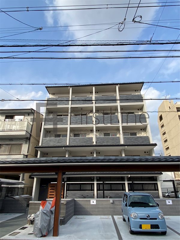 京都市上京区菱屋町のマンションの建物外観