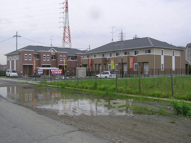 LAND PARK横大路B棟の建物外観