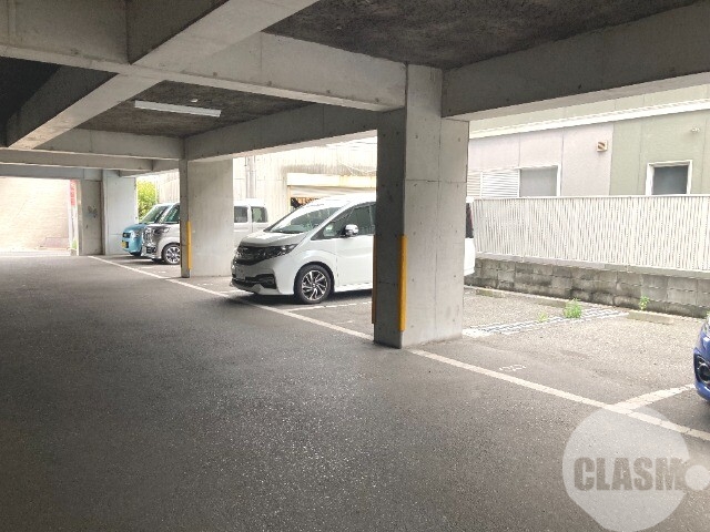 駐車場　敷地内駐車場
