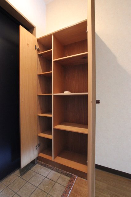 玄関　同物件別号室