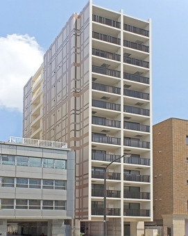 新宿区左門町のマンションの建物外観