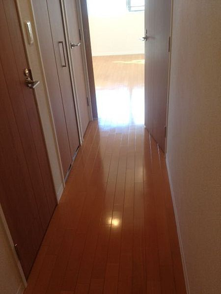 玄関　※別部屋の参考写真です。