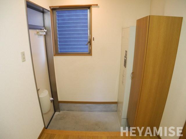 玄関　※反転類似間取りの別のお部屋の参考写真です※