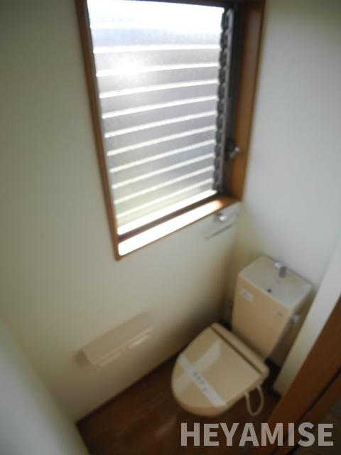 トイレ　※反転類似間取りの別のお部屋の参考写真です※