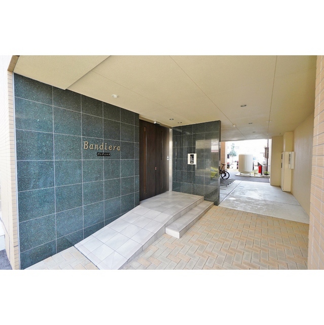 エントランス　オートロック完備