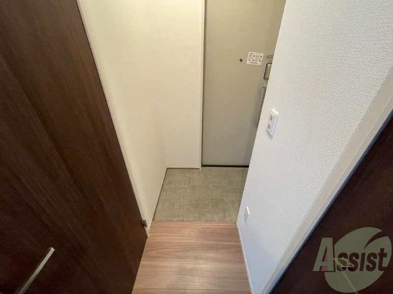 玄関　玄関から撮影しました。玄関の広さが伝わりますね。