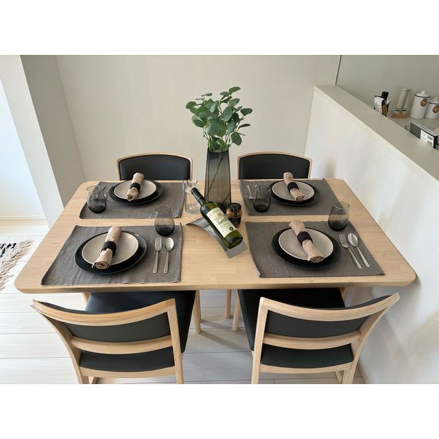 居室・リビング　家具と調度品等に関しては実際の賃貸住宅には含まれません。