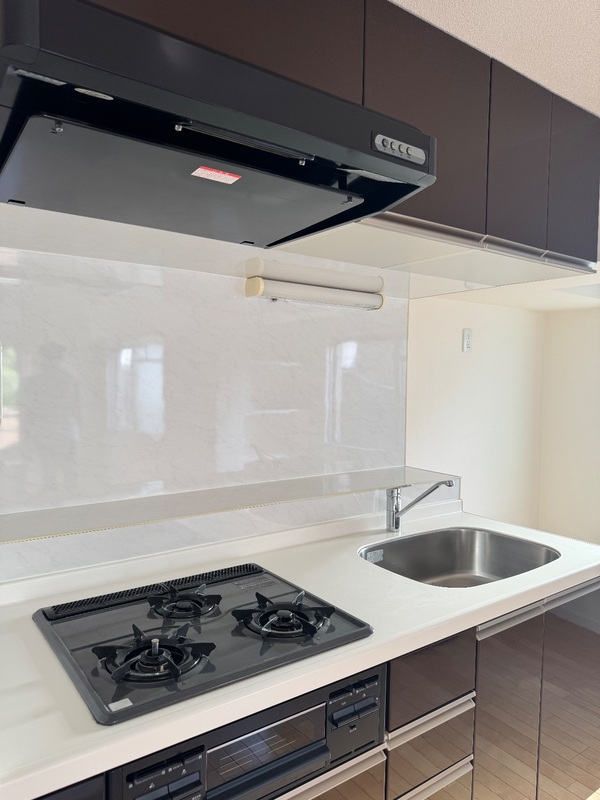 キッチン　三口コンロです♪