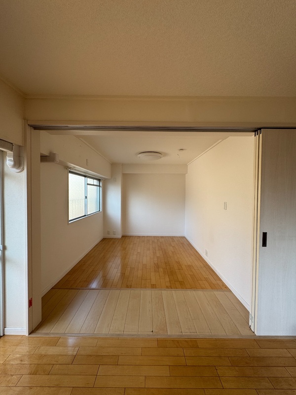 その他部屋・スペース　寝室にも窓が付いております♪