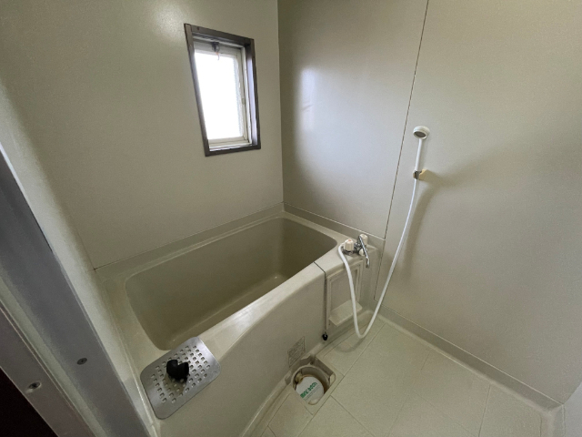 バス・シャワールーム　ゆったりとしたバスルームです