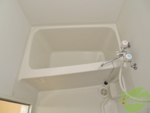 バス・シャワールーム　お風呂もこのように、十分なスペースがございます