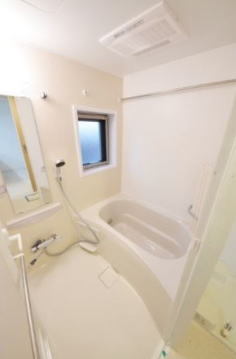 バス・シャワールーム　★浴室乾燥機・追焚機能付きバスルーム★