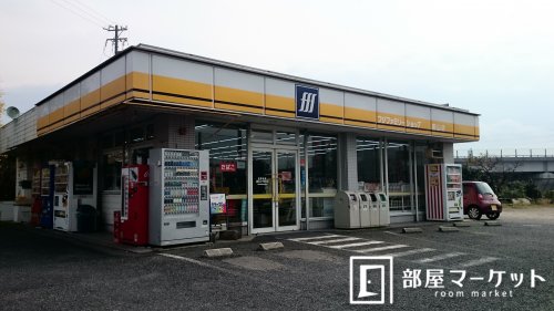 コンビニ　フジファミリーショップ前山店（コンビニ）まで482m