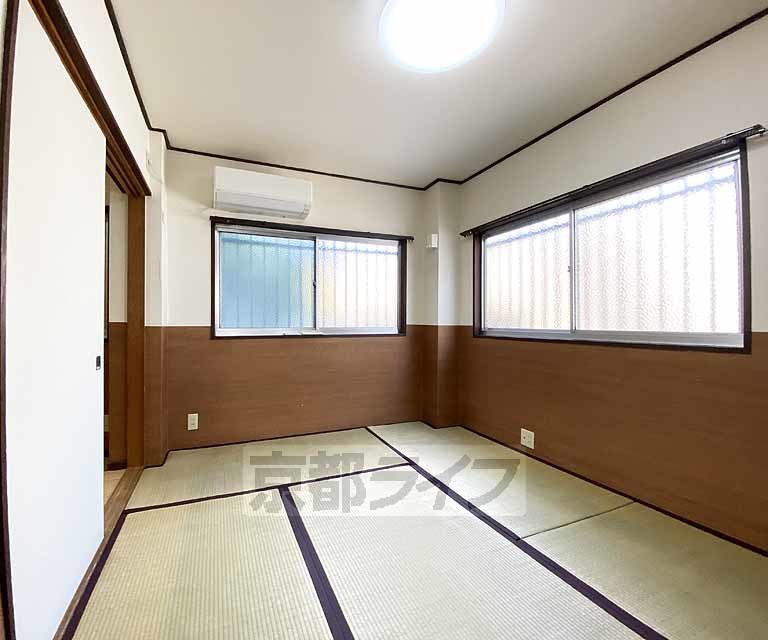 居室・リビング　イ草の香りが漂う和室です。