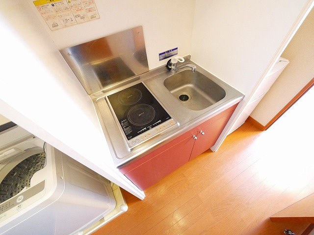 キッチン　コンパクトなキッチンで掃除もラクラク