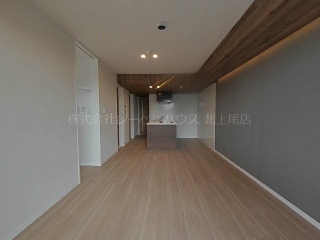 居室・リビング　アクセントクロスの入ったリビング