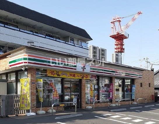 コンビニ　セブンイレブン埼玉大井中央店（コンビニ）まで1026m