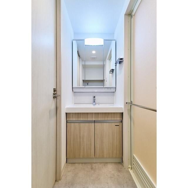 洗面設備　脱衣スペースもあります