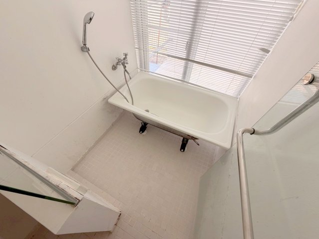 バス・シャワールーム　広めのお風呂は一日の疲れを癒してくれます。