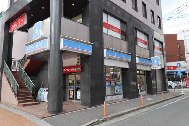 コンビニ　ローソン小倉駅北口店（コンビニ）まで450m