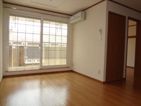 居室・リビング　室内