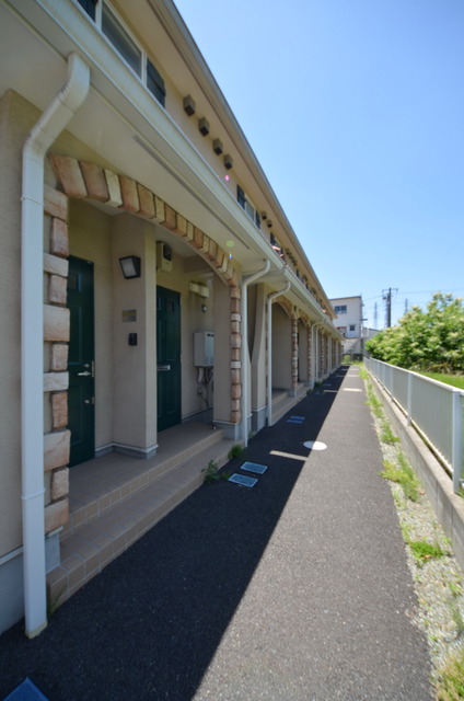 エントランス　★共用部分もしっかりお手入れされています★