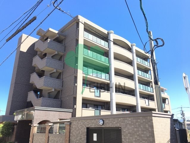 建物外観　オートロック付き・駐輪場付き・敷地内駐車場付き