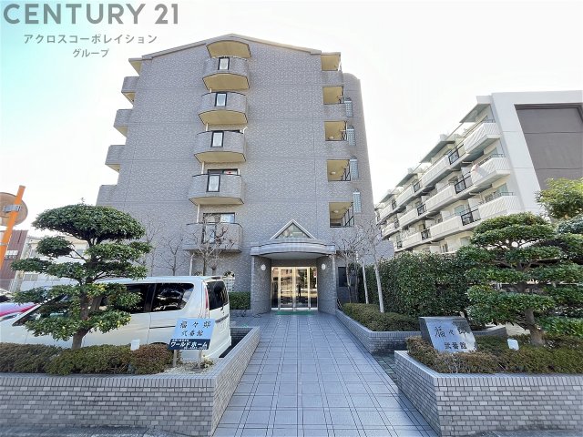 建物外観　オートロックで外部の人間が簡単に出入りできないため安心です♪