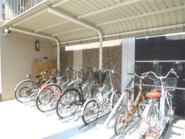 その他共有部分　屋根付きの駐輪場あり！