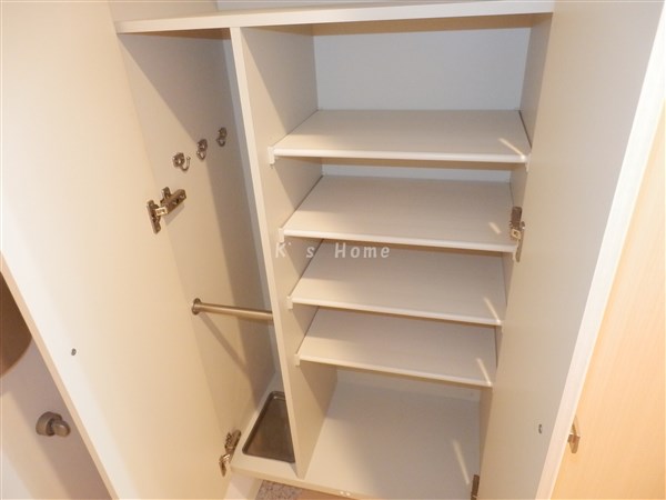 玄関　玄関は大容量のシューズクローゼット付き！