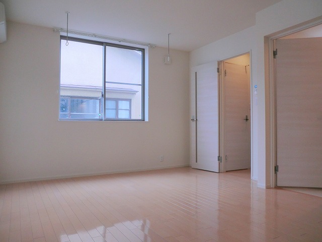 居室・リビング　★明るいフローリングの角部屋です★