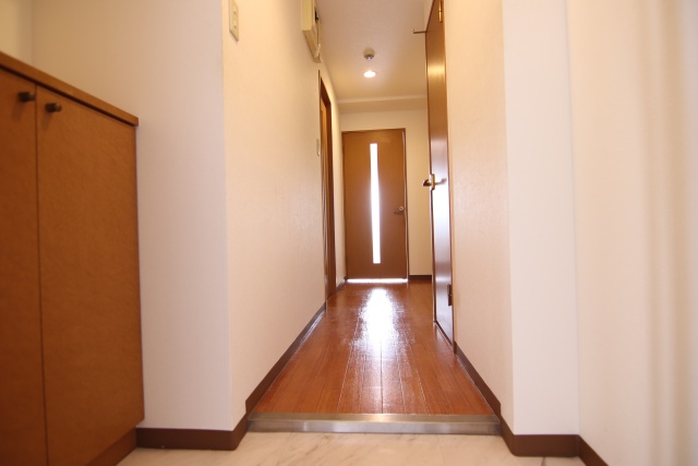 玄関　※別室の参考写真の為、現況優先です。