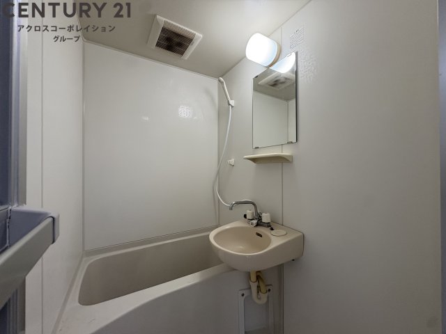 バス・シャワールーム　シンプルで機能的なユニットバスです♪