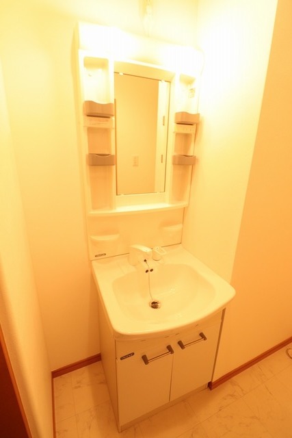 洗面設備　別部屋の写真となります。