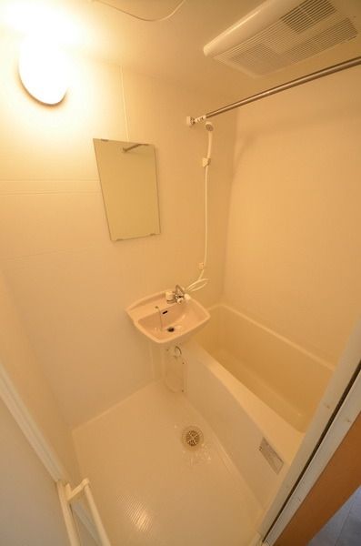 バス・シャワールーム　☆一日の疲れを取る癒しの空間☆