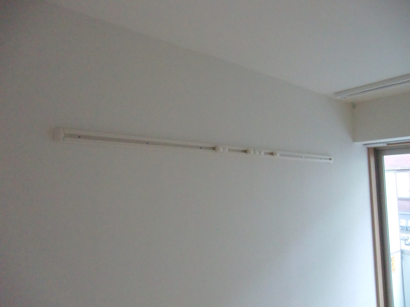 収納　ハンガーレール