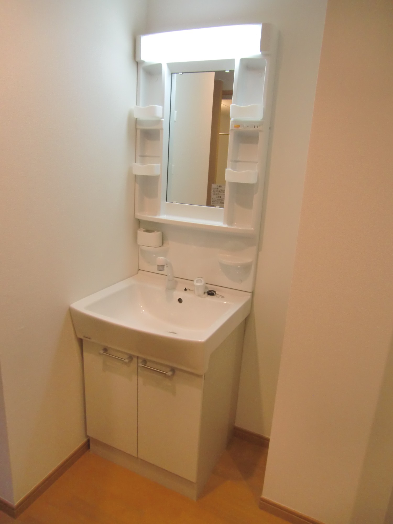 洗面設備　シャワー付洗面台