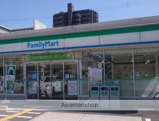 コンビニ　ファミリーマート（コンビニ）まで588m