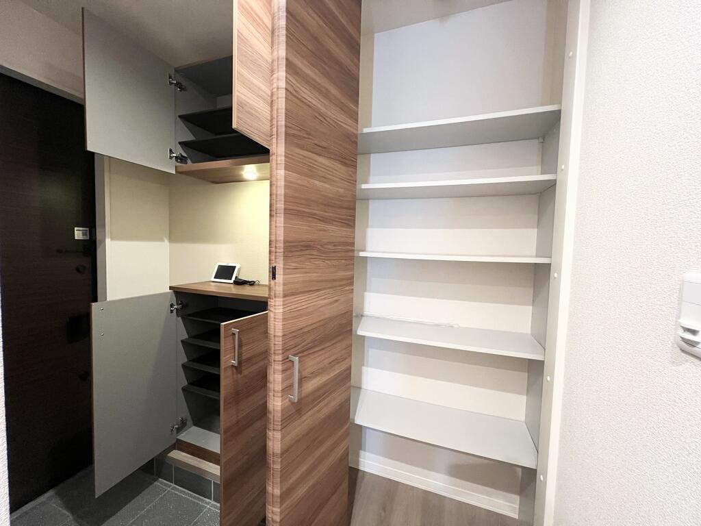 玄関　写真は別部屋のものです
