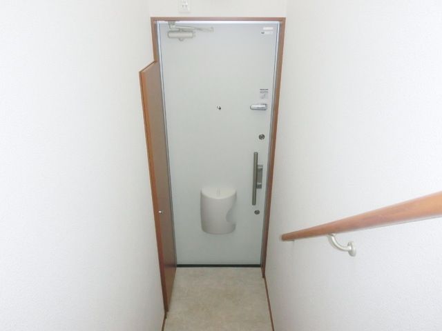 玄関　★玄関扉2重ロックなので安心です★