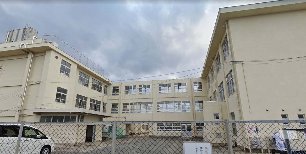 中学校　福岡市立和白中学校（中学校）まで897m