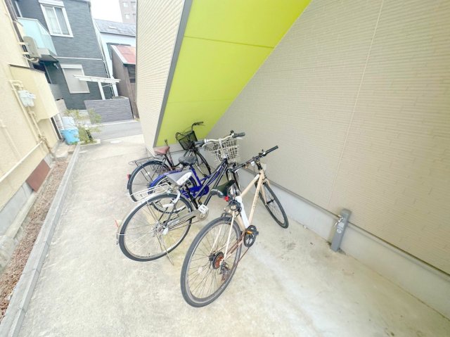 駐車場　敷地内には入居者専用の駐輪スペースもあります。