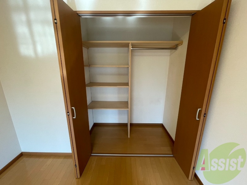 収納　クローゼットは奥行きもあり、荷物が多い方でも安心です。